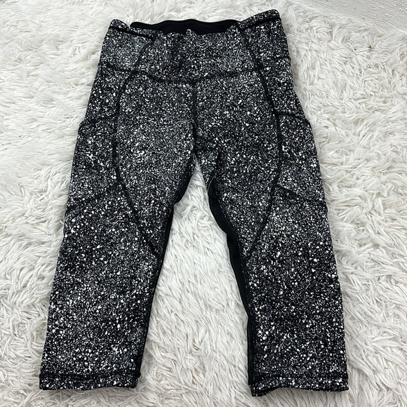 🔥$SALE$🔥 Lululemon Outrun 17" Crop Splatter White Black / Black - Picture 1 of 5